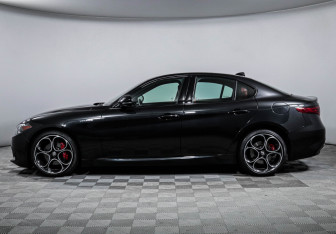 Подержанный автомобиль Alfa Romeo Giulia 2023 года (8 фото)