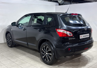 Подержанный автомобиль Nissan Qashqai 2012 года (7 фото)