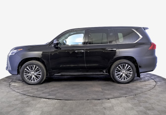 Подержанный автомобиль Lexus LX 2018 года (8 фото)