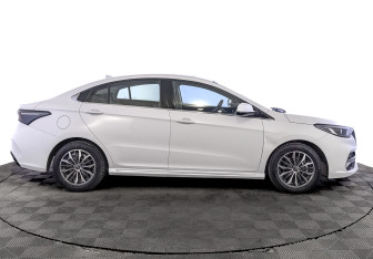 Подержанный автомобиль Omoda S5 2023 года (4 фото)