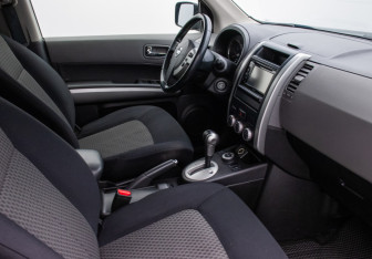 Подержанный автомобиль Nissan X-Trail 2008 года (9 фото)