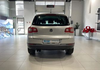 Подержанный автомобиль Volkswagen Tiguan 2010 года (5 фото)
