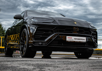Подержанный автомобиль Lamborghini Urus 2020 года (3 фото)