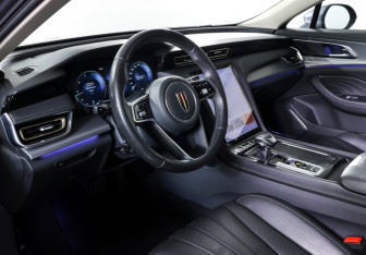 Подержанный автомобиль Hongqi H5 2023 года (17 фото)