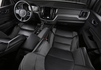 Подержанный автомобиль Volvo XC60 2020 года (20 фото)