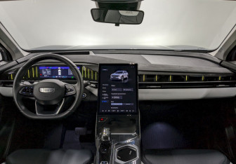 Подержанный автомобиль Geely Atlas 2024 года (25 фото)