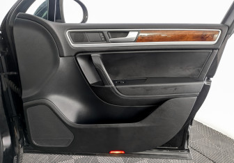 Подержанный автомобиль Volkswagen Touareg 2011 года (26 фото)