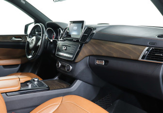 Подержанный автомобиль Mercedes-Benz GLE 2018 года (9 фото)