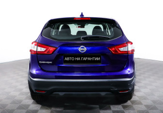 Подержанный автомобиль Nissan Qashqai 2017 года (6 фото)