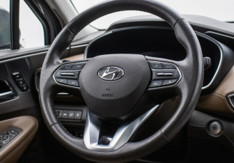 Подержанный автомобиль Hyundai Santa Fe 2022 года (15 фото)