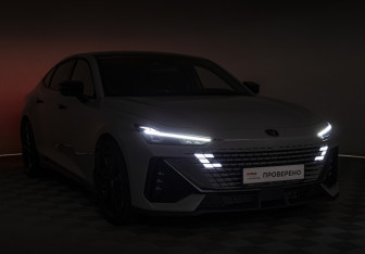 Подержанный автомобиль Changan UNI-V 2024 года (4 фото)