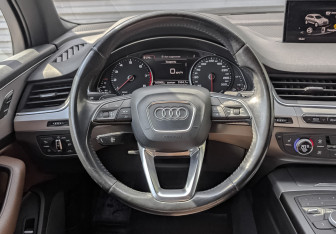 Подержанный автомобиль Audi Q7 2017 года (22 фото)