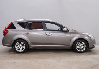 Подержанный автомобиль Kia Ceed Wagon 2010 года (4 фото)