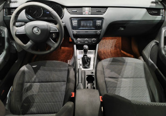 Подержанный автомобиль Skoda Octavia Liftback 2014 года (10 фото)