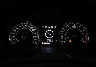 Подержанный автомобиль Jaguar XF Sedan 2013 года (16 фото)