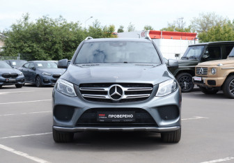 Подержанный автомобиль Mercedes-Benz GLE 2017 года (2 фото)