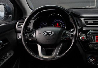 Подержанный автомобиль Kia Rio Hatchback 2012 года (11 фото)