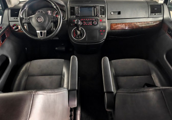 Подержанный автомобиль Volkswagen Multivan 2011 года (8 фото)