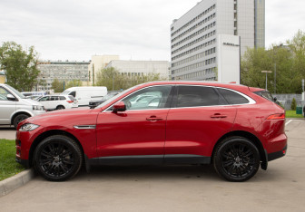 Подержанный автомобиль Jaguar F-Pace 2017 года (6 фото)