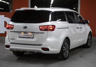 Подержанный автомобиль Kia Carnival 2019 года (5 фото)