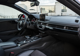 Подержанный автомобиль Audi A5 Coupe 2017 года (12 фото)