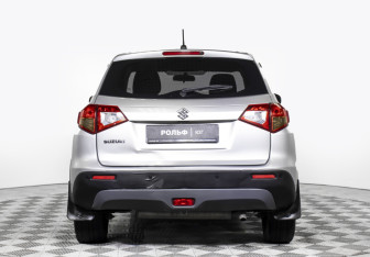 Подержанный автомобиль Suzuki Vitara 2016 года (6 фото)