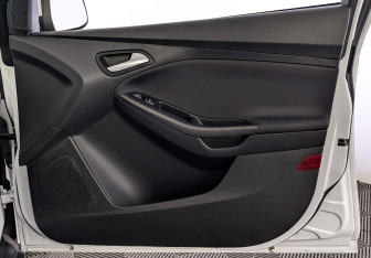 Подержанный автомобиль Ford Focus Hatchback 2018 года (24 фото)