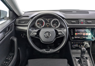 Подержанный автомобиль Skoda Superb Liftback 2020 года (22 фото)