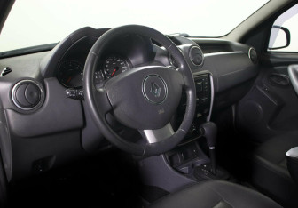 Подержанный автомобиль Renault Duster 2013 года (7 фото)