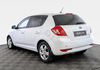 Подержанный автомобиль Kia Ceed Hatchback 2011 года (7 фото)