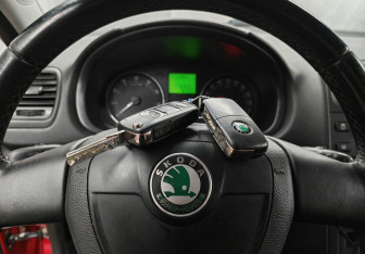 Подержанный автомобиль Skoda Fabia Hatchback 2012 года (11 фото)