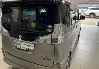 Подержанный автомобиль Suzuki Solio 2018 года (8 фото)