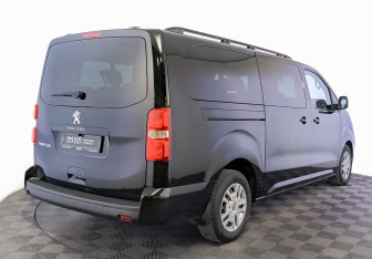 Подержанный автомобиль Peugeot Traveller 2018 года (5 фото)