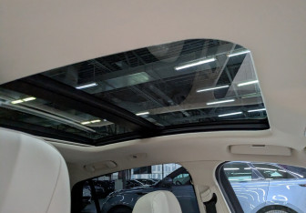 Подержанный автомобиль Hongqi H5 2022 года (23 фото)