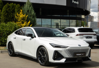 Подержанный автомобиль Changan UNI-V 2024 года (2 фото)
