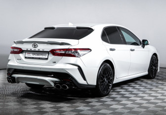 Подержанный автомобиль Toyota Camry Sedan 2019 года (5 фото)