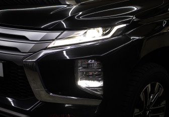 Подержанный автомобиль Mitsubishi Montero Sport 2023 года (26 фото)