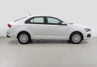 Подержанный автомобиль Skoda Rapid Liftback 2021 года (4 фото)