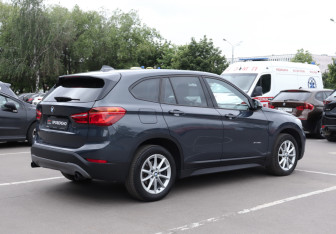 Подержанный автомобиль BMW X1 2015 года (5 фото)