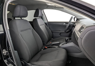 Подержанный автомобиль Volkswagen Jetta Sedan 2015 года (24 фото)