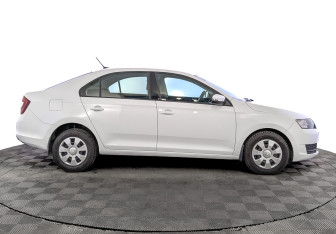 Подержанный автомобиль Skoda Rapid Liftback 2019 года (4 фото)