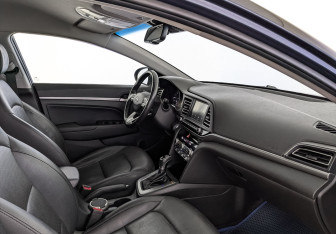 Подержанный автомобиль Hyundai Elantra Sedan 2019 года (13 фото)