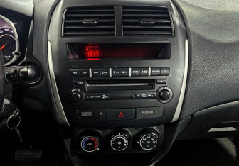 Подержанный автомобиль Mitsubishi ASX 2011 года (14 фото)