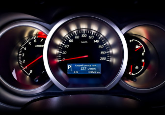 Подержанный автомобиль Suzuki Grand Vitara 2015 года (13 фото)