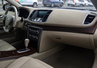 Подержанный автомобиль Nissan Teana 2010 года (9 фото)