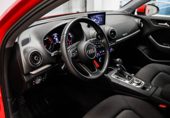 Подержанный автомобиль Audi A3 Sedan 2018 года (8 фото)