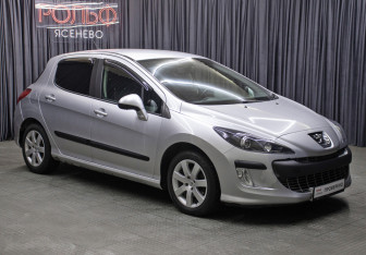 Подержанный автомобиль Peugeot 308 Hatchback 2009 года (3 фото)
