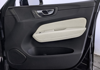 Подержанный автомобиль Volvo XC60 2018 года (24 фото)