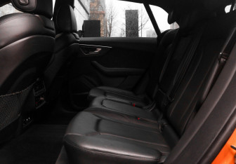 Подержанный автомобиль Audi Q8 2018 года (11 фото)