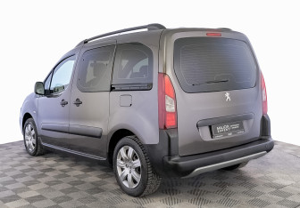 Подержанный автомобиль Peugeot Partner 2017 года (7 фото)